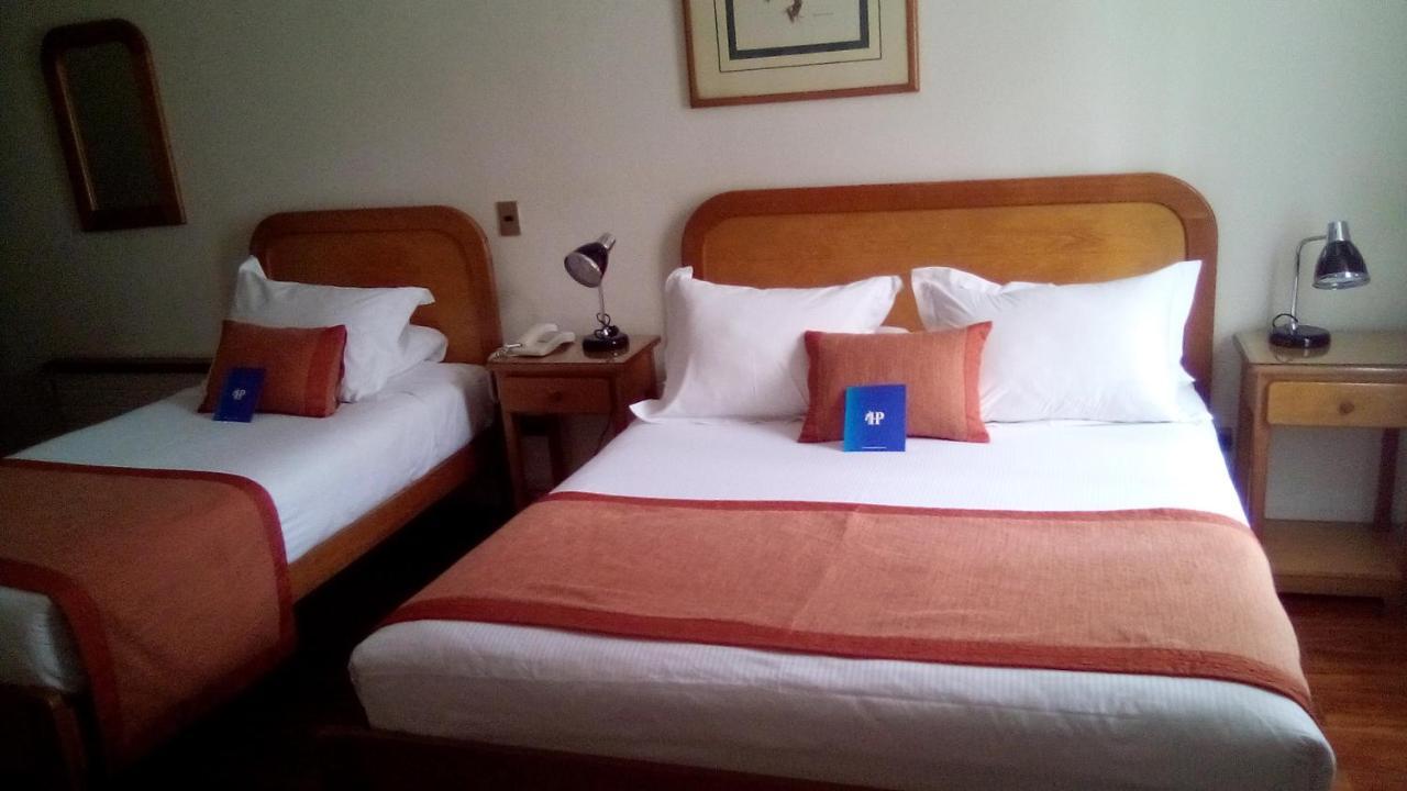 Hotel Presidente Santiago Buitenkant foto