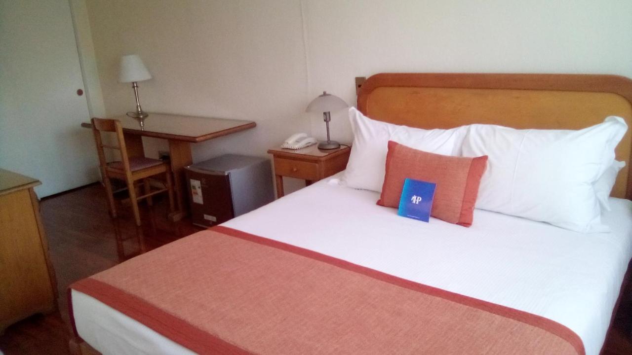 Hotel Presidente Santiago Buitenkant foto
