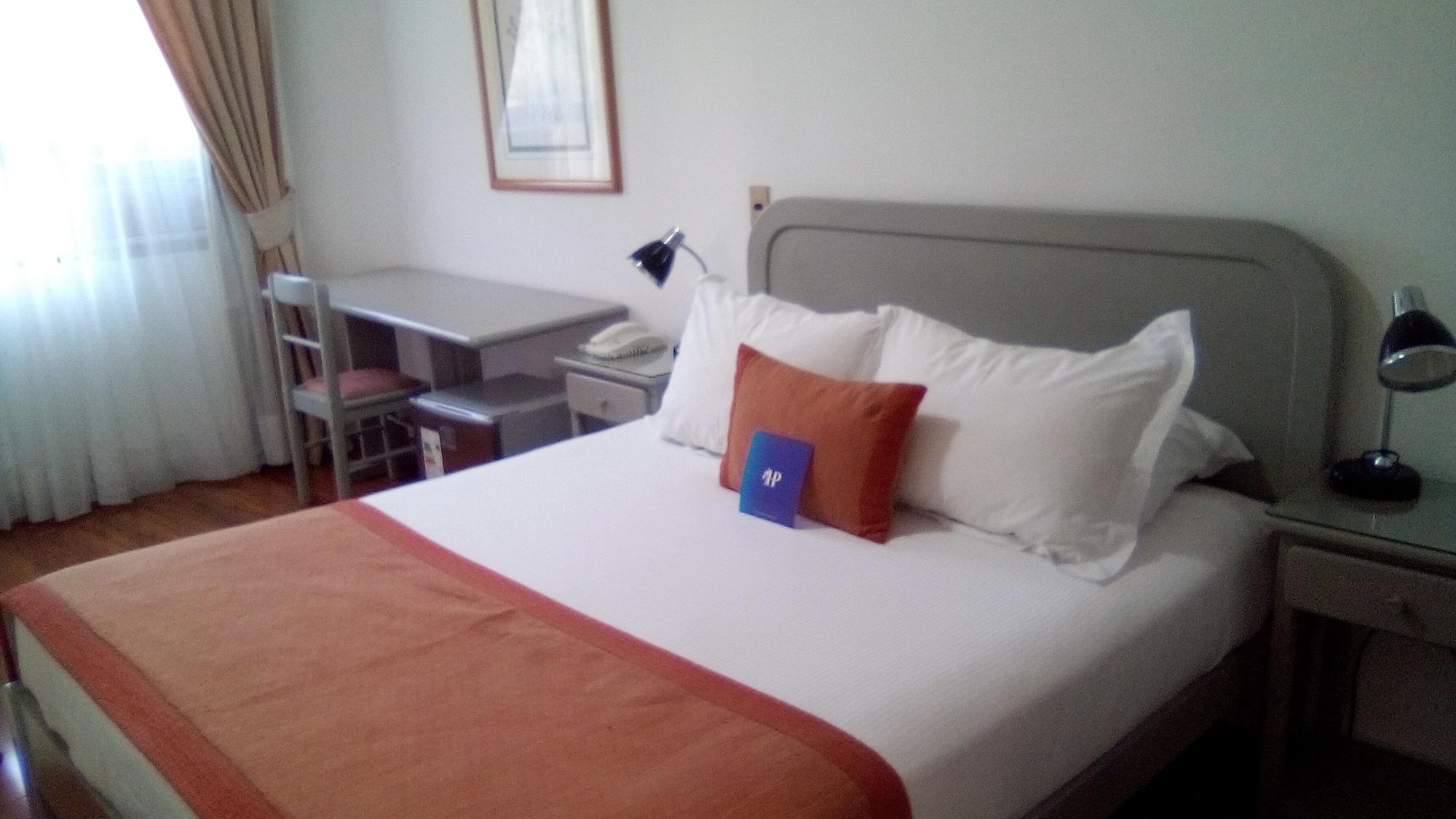 Hotel Presidente Santiago Buitenkant foto