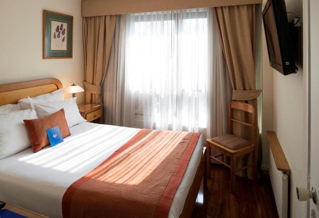 Hotel Presidente Santiago Buitenkant foto