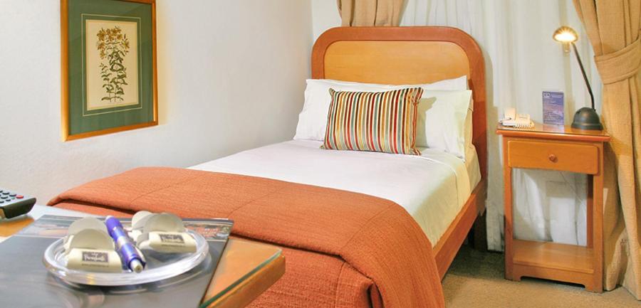 Hotel Presidente Santiago Buitenkant foto
